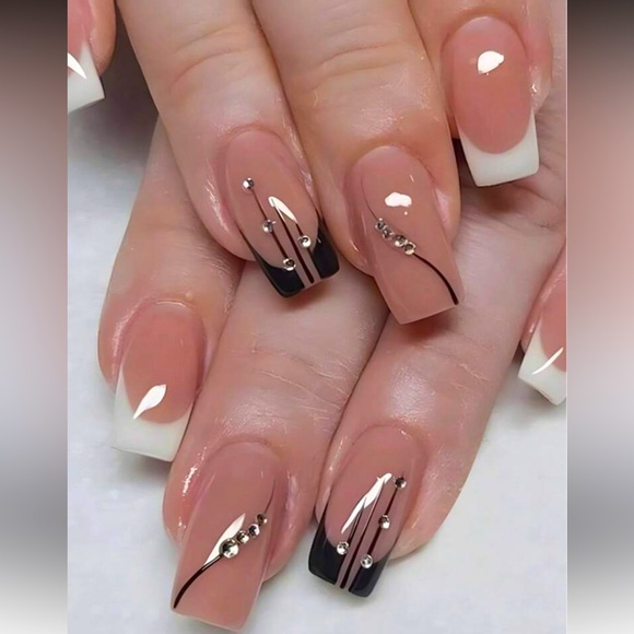 Other - Nude Abstract Rhinestone Accent Press On Nail Kit NEW 🏷️